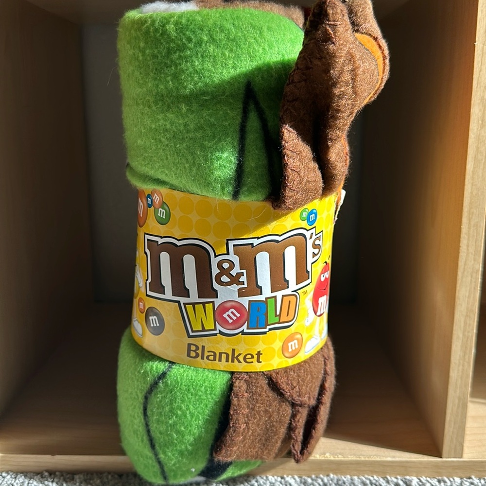 NWT M&M World polyester fleece blanket